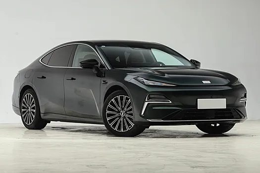 Большой седан Geely c запасом хода 1600 км оказался дешевле ожидаемого